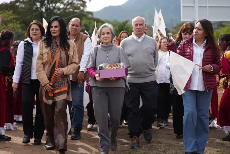 Entrega María de Villarreal las pupilas de la Virgen de la Misericordia