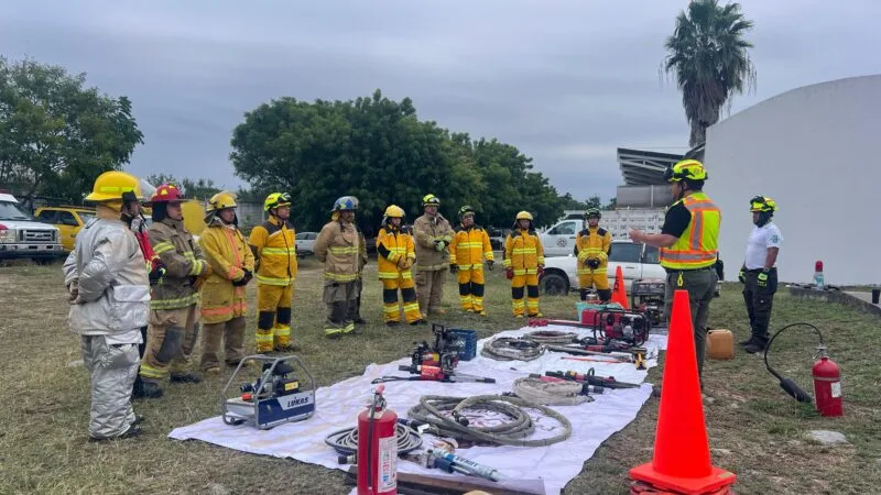Fortalece Tamaulipas capacidad de respuesta en extracciones vehiculares con curso especializado para personal de Protección Civil y bomberos