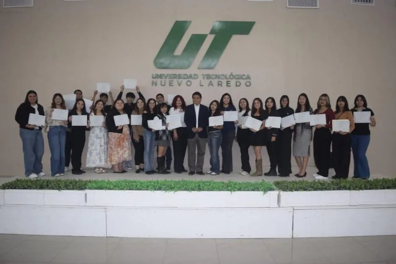 Logran jóvenes de la UTNL acreditaciones DELF que impulsan su proyección global