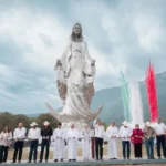 Dialogando.- Entregan Américo y María escultura monumental de la Virgen de la Misericordia en El Chorrito