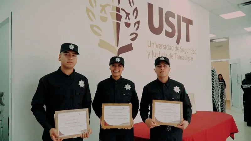 Se gradúan 41 elementos en la USJT