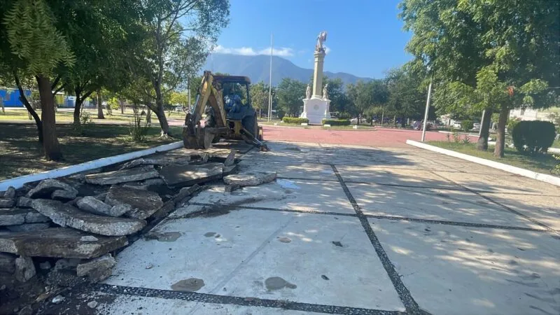 Aclara SOP alcances de trabajos en Plaza Héroes de la Independencia en Ciudad Victoria