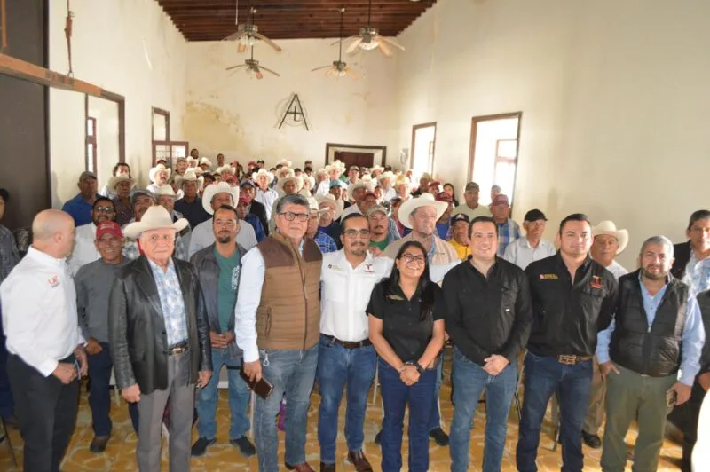Realiza Economía jornada de capacitación para productores de mezcal