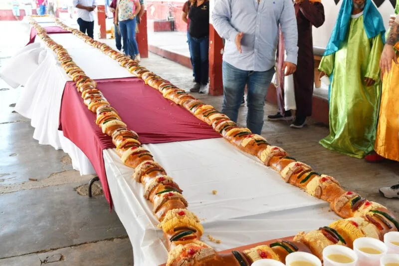 Celebran Día de Reyes con mega rosca de 20 metros en el CEDES Victoria