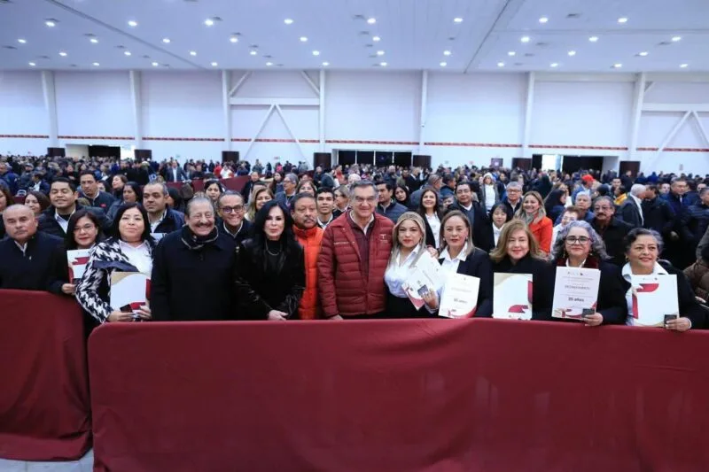 Dialogando.- Bien «apapachados» los burócratas en su Día