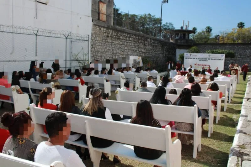 Celebran matrimonios colectivos en CEDES Victoria