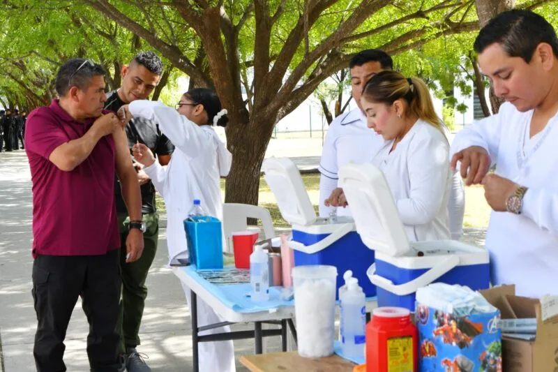 Exhortan autoridades de Salud a vacunarse contra el sarampión; en análisis probable caso