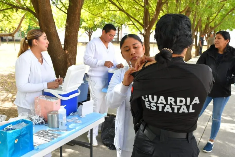 SSPT e ISSSTE realizan campaña de vacunación en Complejo Estatal de Seguridad Pública