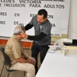 Adultos mayores del CEDES Victoria reciben atención audiológica por parte del DIF Tamaulipas