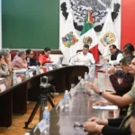 Dialogando.- Que pidan licencia