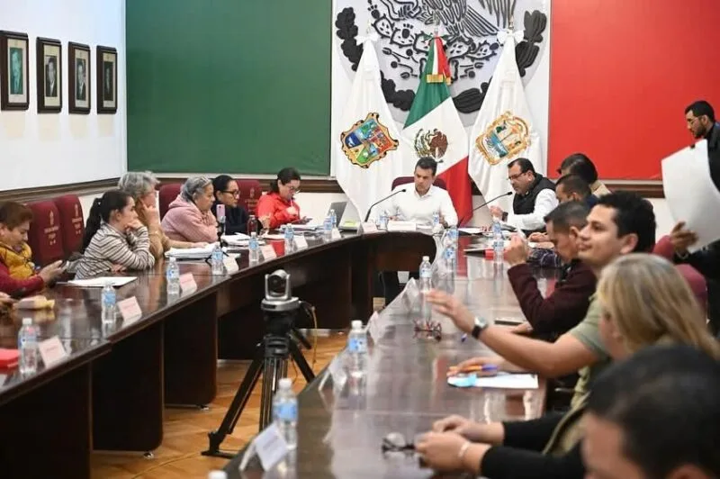 Dialogando.- Que pidan licencia