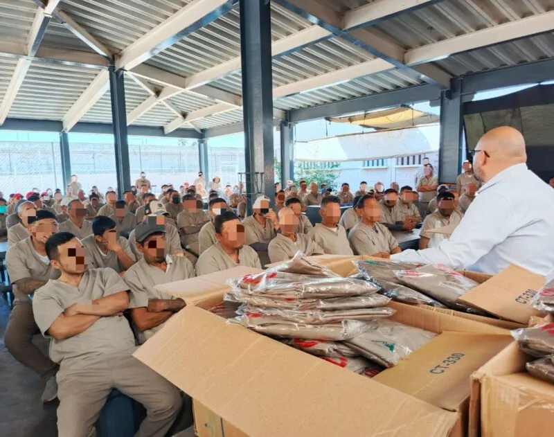 Reciben CEDES de Tamaulipas cuatro mil 500 uniformes, zapatos y ropa de cama