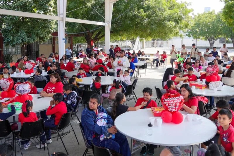 Agradecen maestros labor de SEBIEN