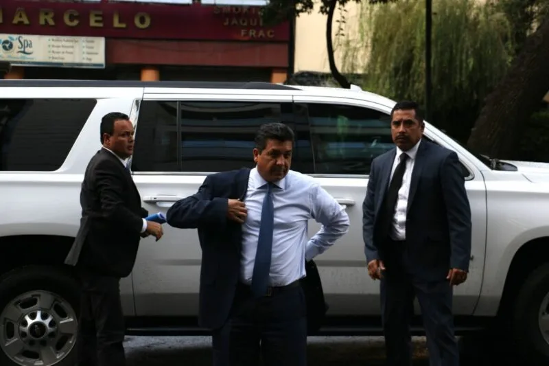 Dialogando.- Piden la cabeza de Cabeza