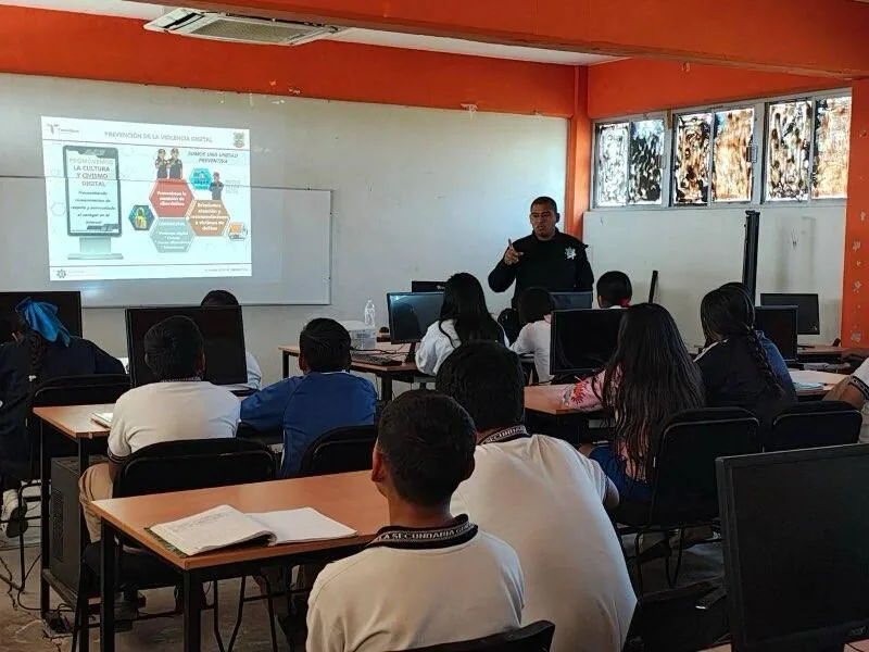 Imparte Guardia Estatal Cibernética plática preventiva en secundaria de Altamira