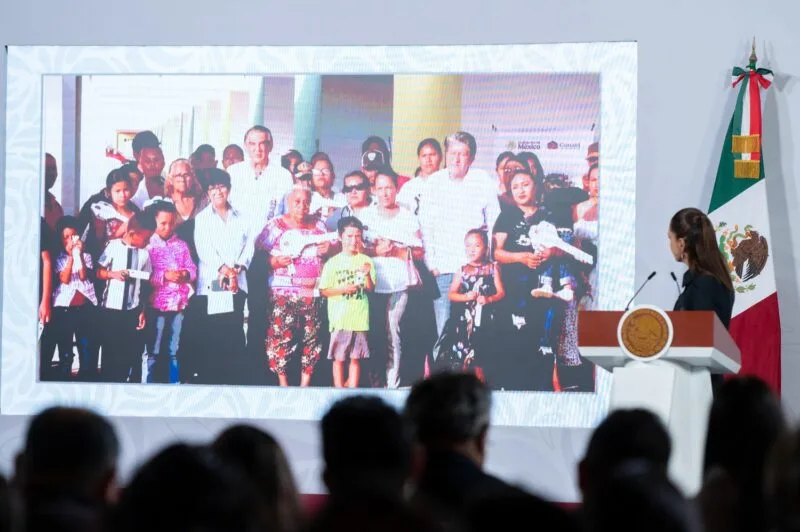 En enlace a la mañanera, presidenta Sheinbaum y Américo entregan viviendas a familias de pescadores en Tamaulipas