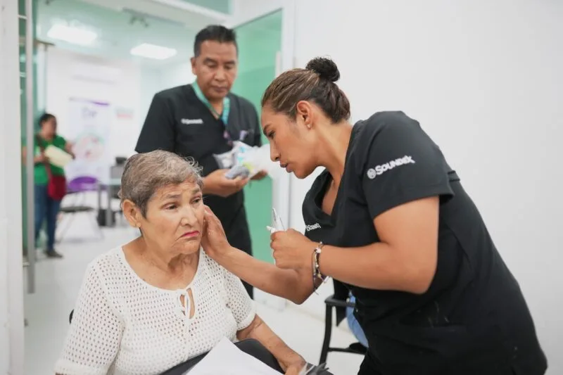 Entregan DIF Tamaulipas y Secretaría de Salud 420 auxiliares auditivos a población de 13 municipios