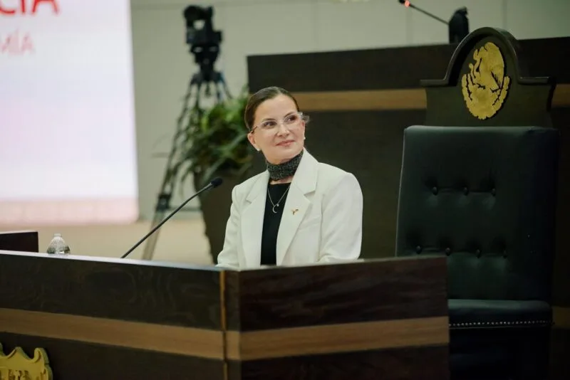 Comparece secretaria de Economía ante el Congreso; destaca visión humanista en la política económica del gobernador