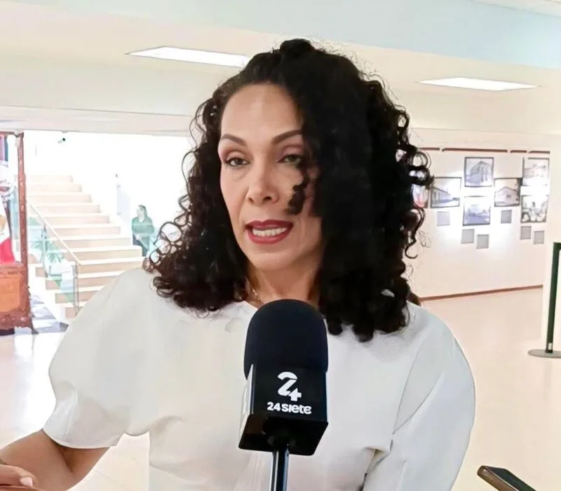 Dialogando.- Se hunde más “La Comaye”