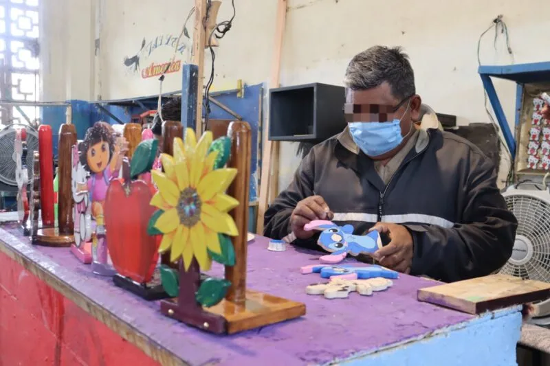 Apoya CEDES Reynosa reinserción social con venta de servicios y artesanías elaboradas por PPLs