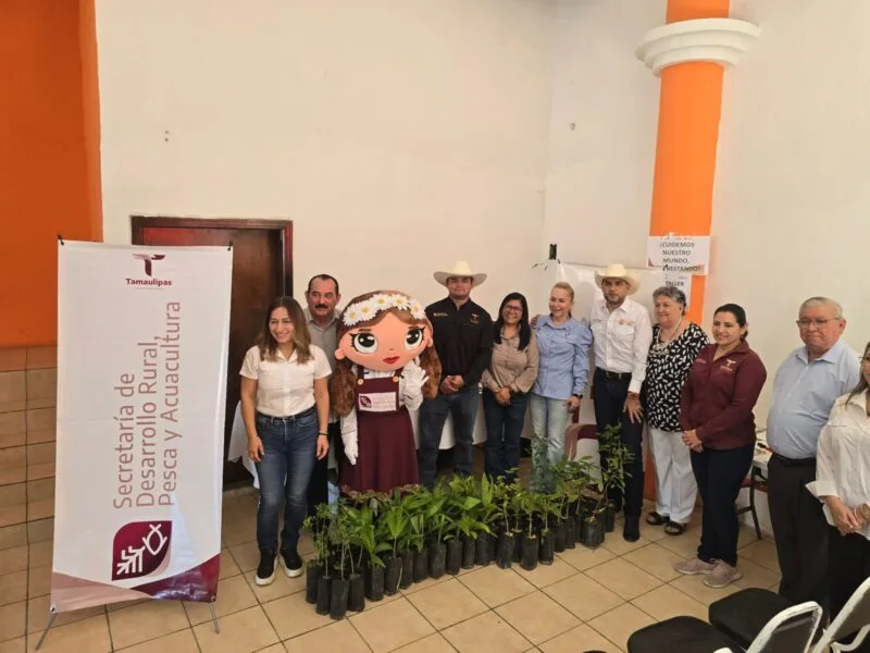 Con pláticas y donación de plantas, promueven cuidado ambiental en Padilla