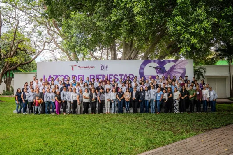 Dialogan Américo y María de Villarreal con habitantes de los polígonos de atención de Lazos del Bienestar