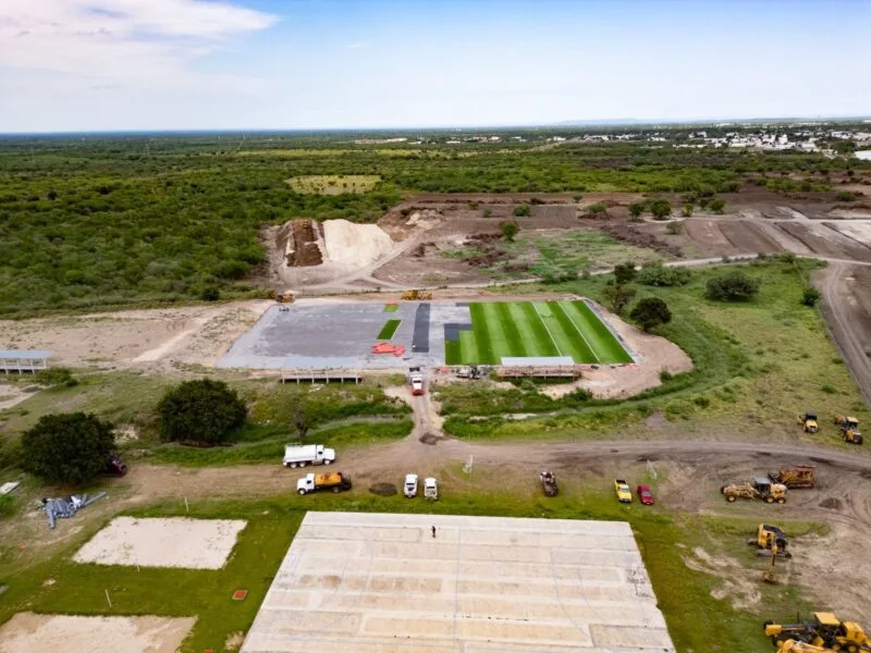 Avanza construcción y remodelación de canchas de futbol en Ciudad Victoria