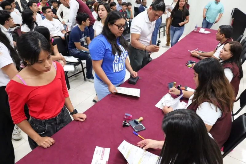 Refuerzan apoyo a estudiantes tamaulipecos con becas “Jóvenes Escribiendo el Futuro”