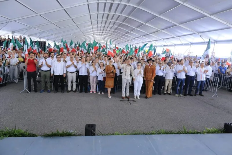 Dialogando.- Honores a la Bandera en Palacio de Gobierno