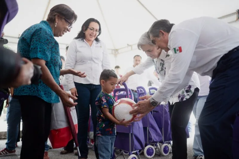 Américo y María de Villarreal llevan atención integral a las familias de Nuevo Morelos