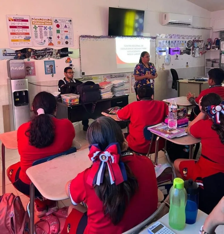 Concientizan a estudiantes sobre consecuencias de cometer delitos