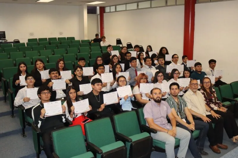 Reconoce UPRR la excelencia académica de sus estudiantes