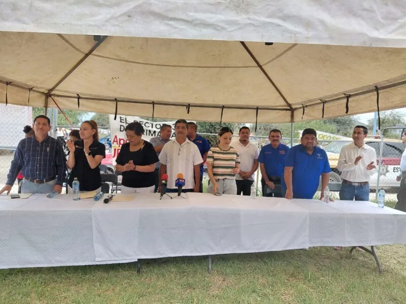 Dialogando.- Se le cansó el caballo a Roque
