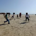 Adolescentes en proceso de reinserción social juegan fútbol playero en Miramar
