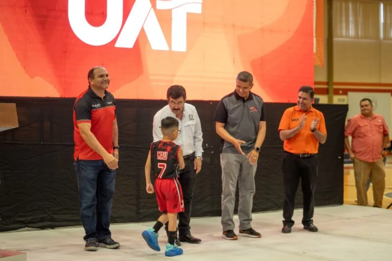 El rector Dámaso Anaya consolida el éxito de la primera Copa UAT de Básquetbol