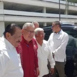 Dialogando.- Relevo de Arnulfo para largo