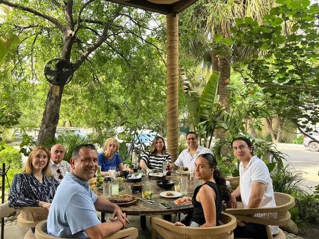 Dialogando.- Feliz cumple a Hugo
