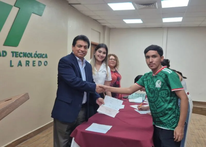 Respalda la UT Nuevo Laredo a estudiantes con becas