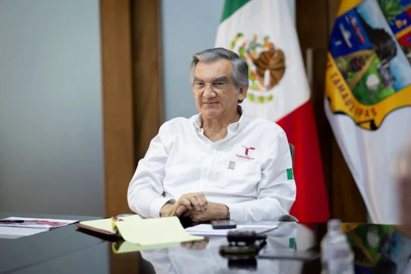 Dialogando.- Honores a la Bandera en Palacio de Gobierno