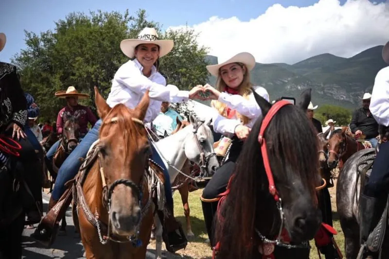 Dialogando.- Con cabalgata festeja Palmillas 399 años de su fundación