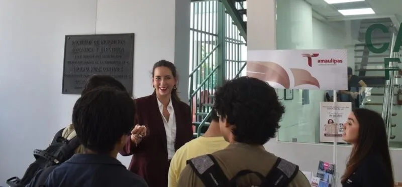 Acercan servicios de la Oficina de Representación a estudiantes tamaulipecos en Nuevo León