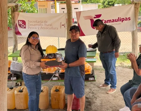 Entregan equipo de protección a combatientes del municipio de Llera