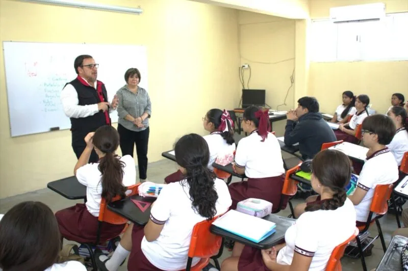 Supervisa secretario de Educación escuelas en su primera semana de clases