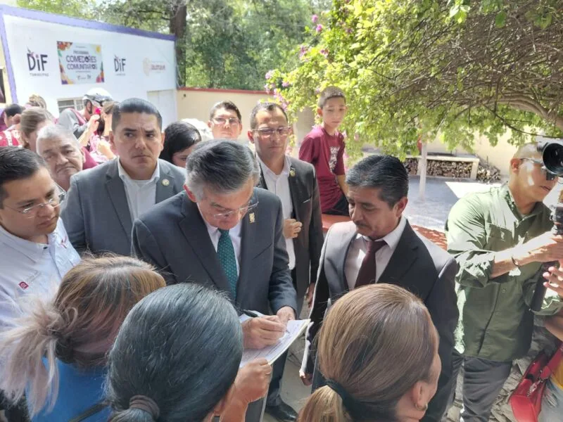 Dialogando.- Un gobernador cercano al pueblo
