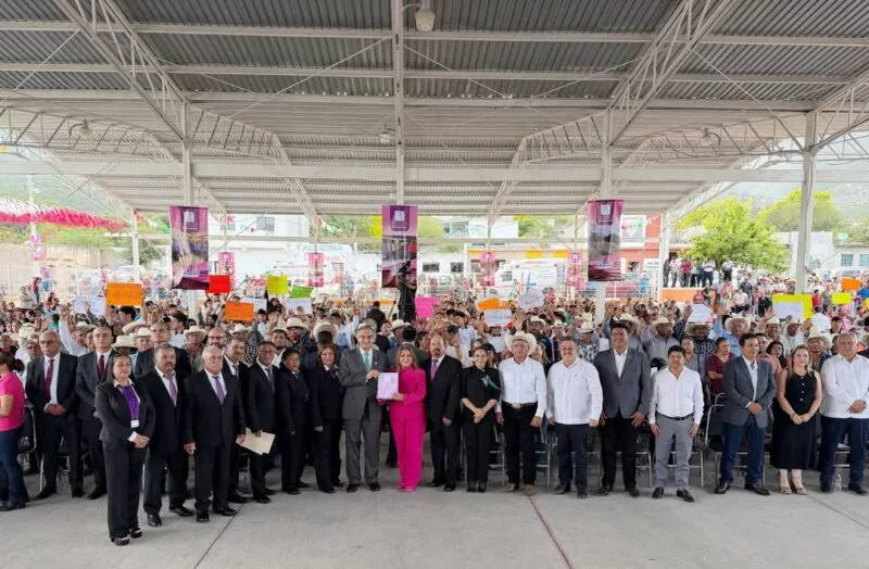 Dialogando.- Américo refrenda y respalda informe de Maricela en Bustamante