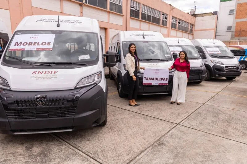 Recibe DIF Tamaulipas tres vehículos adaptados para fortalecer atención a personas con discapacidad