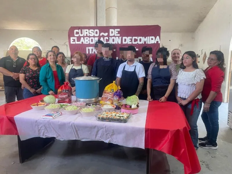 Participan adolescentes en proceso de reinserción en taller de gastronomía mexicana