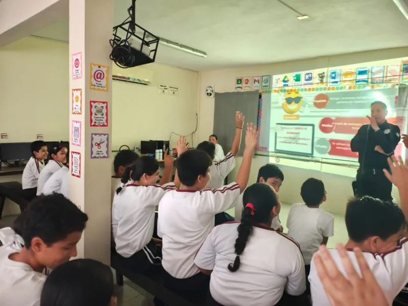 Imparte la Guardia Estatal Cibernética pláticas a estudiantes sobre prevención de la violencia digital