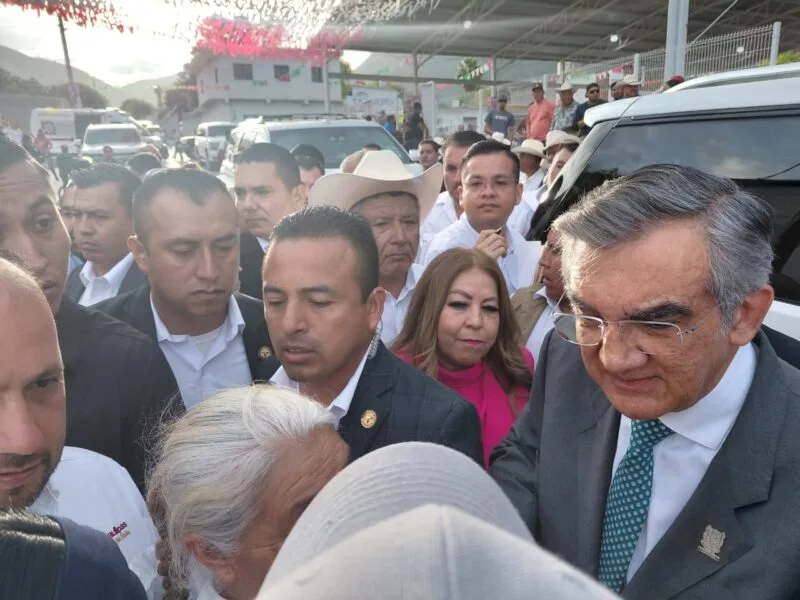 Dialogando.- Américo cierra su gira hoy “Pueblo por Pueblo”