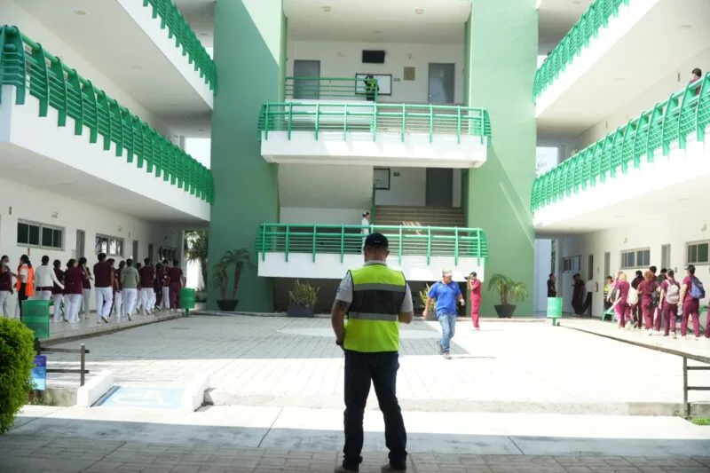 Realiza Facultad de Enfermería Victoria ejercicio de evacuación en simulacro de incendio